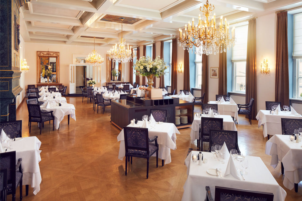 Grand-Hotel-Karel-V-Dinner-Overview