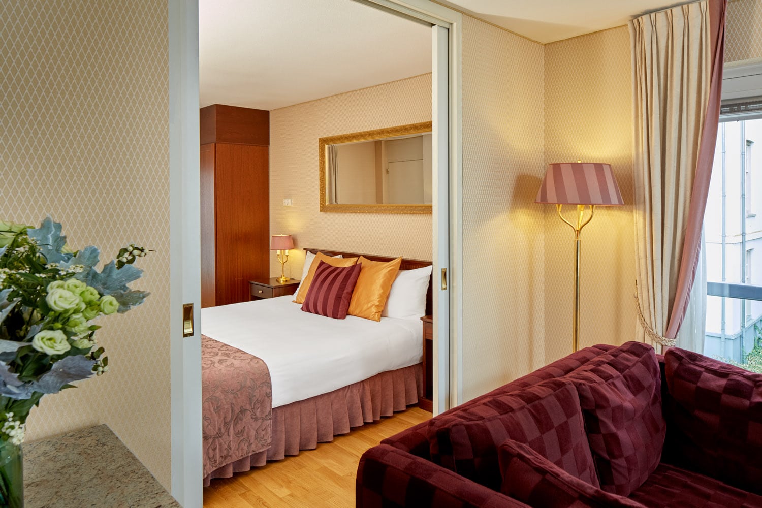 Grand-Hotel-Karel-V-Rooms-Executive-Suite-nr322-Bed-1