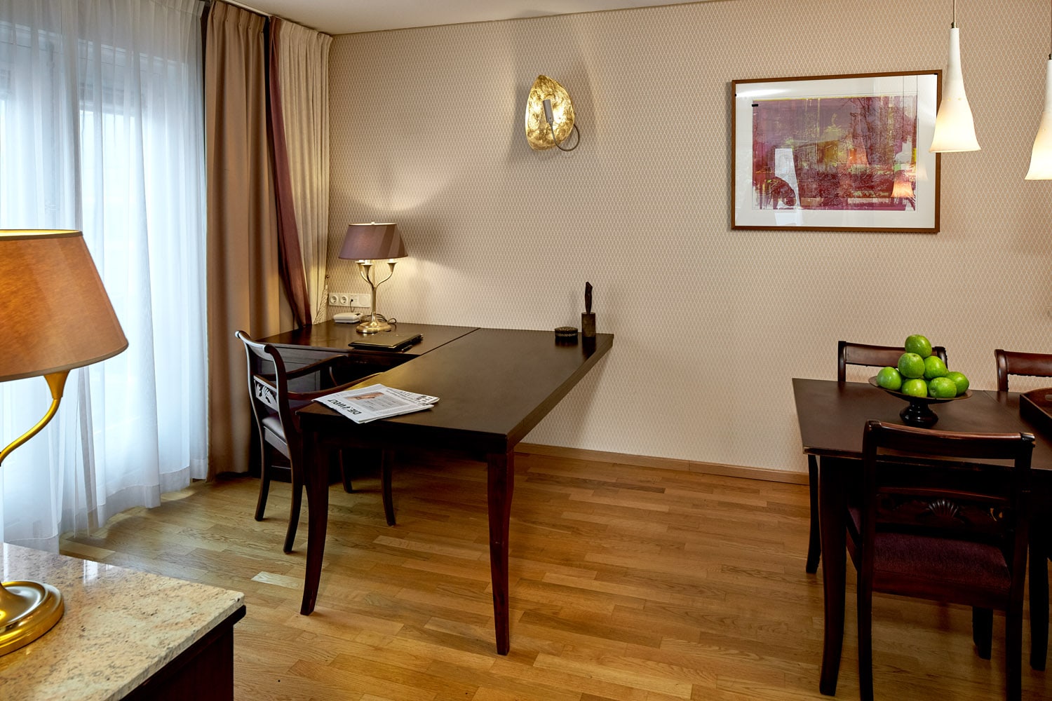 Grand-Hotel-Karel-V-Rooms-Executive-Suite-nr322-Desk-1-1